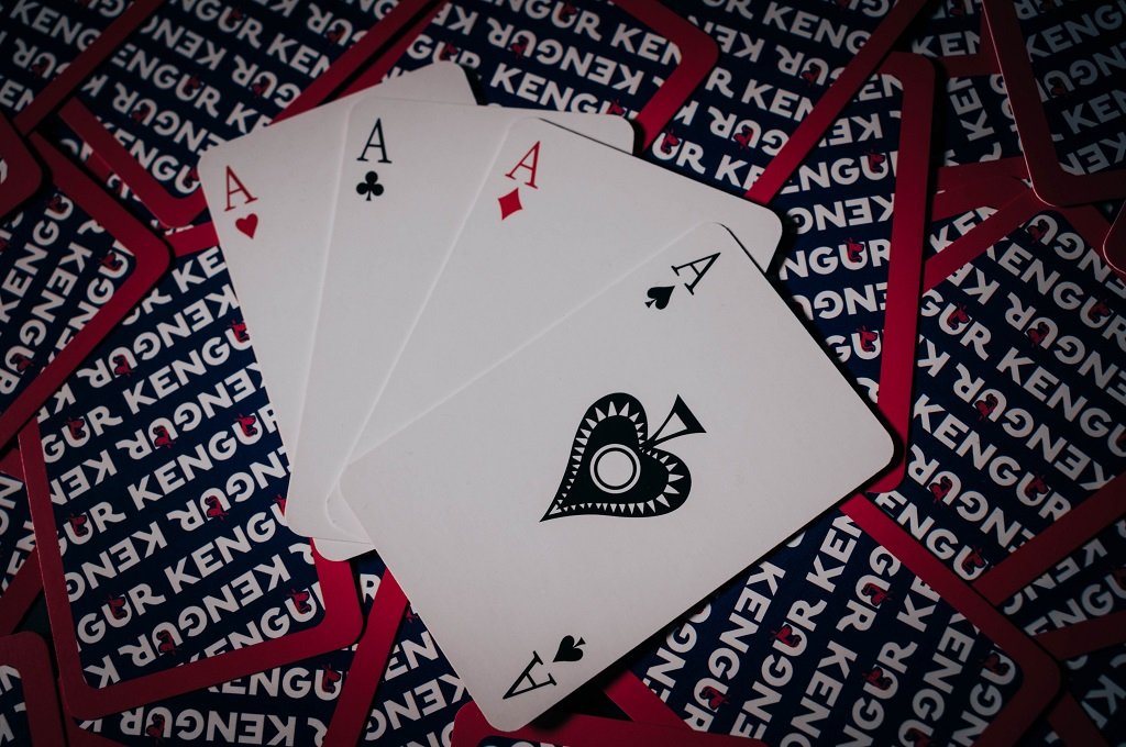 How Online Casino Increment Their Incomes On Players’ Back