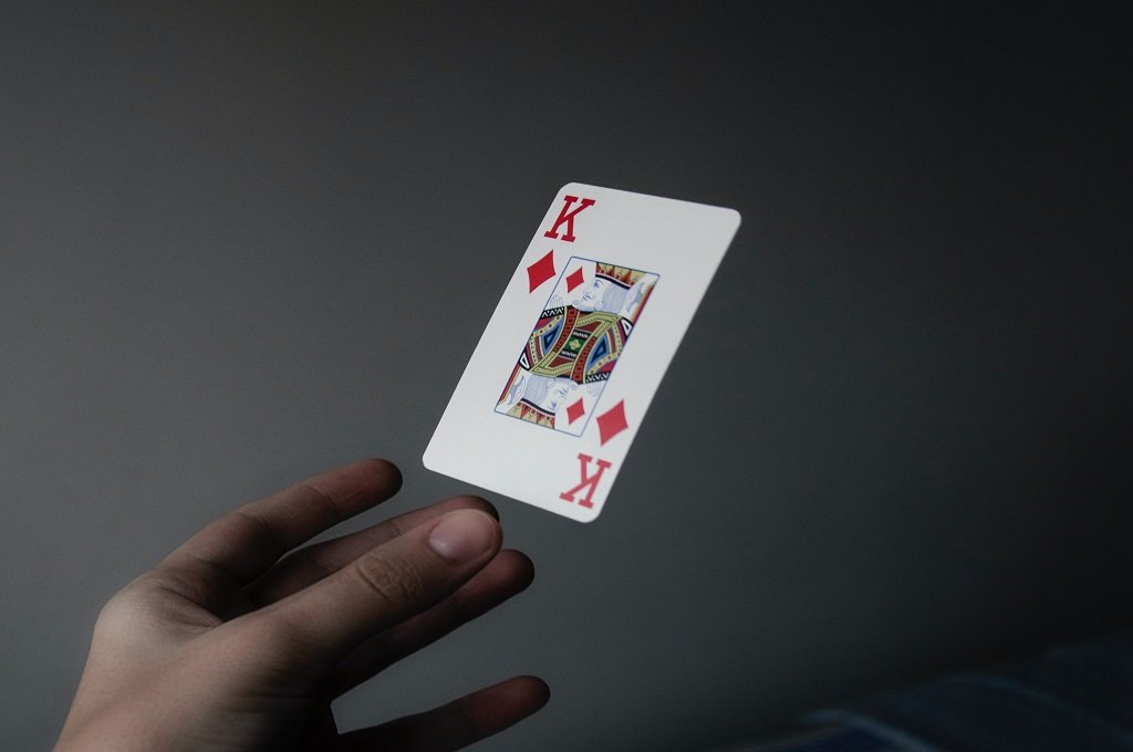 6 Tips to Use in a Live Casino and Win Big Money