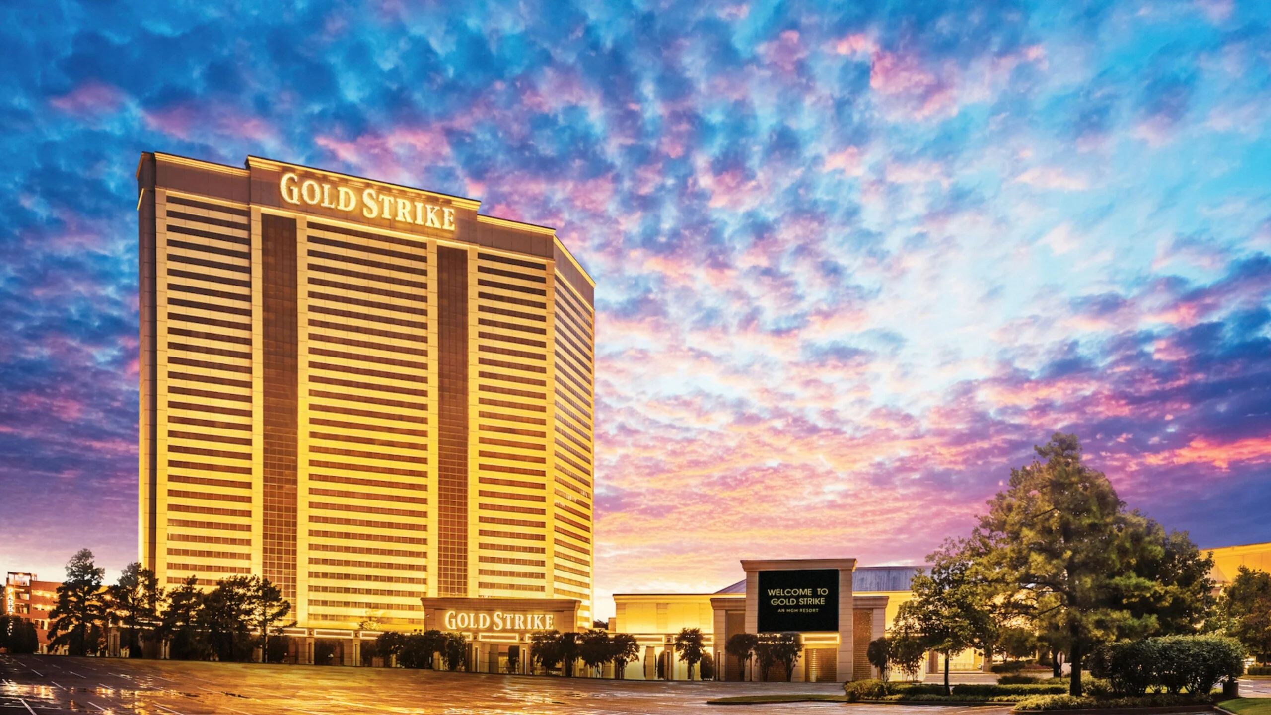 Gold Strike: A Journey into Exquisite Libations and Casino Entertainment