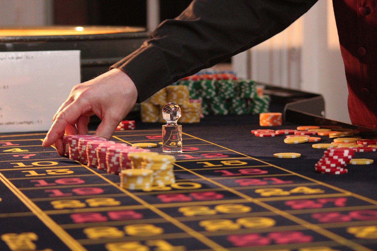 Casino Gambling for the Middle Class: Risks and Rewards